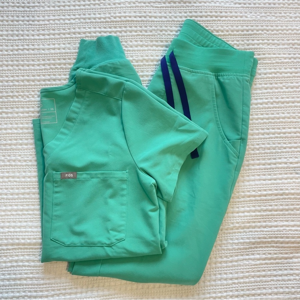 Figs Surgical Green Scrub Set